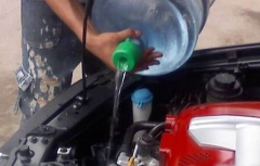 汽车加水正确方法及冷却液选择注意事项