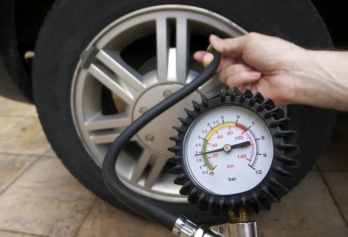 轿车轮胎胎压多少是正常范围