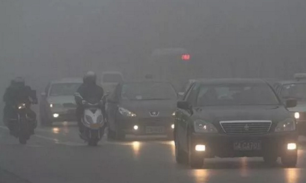 大雾天气开车开什么灯