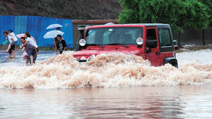 汽车被水淹了保险怎么赔