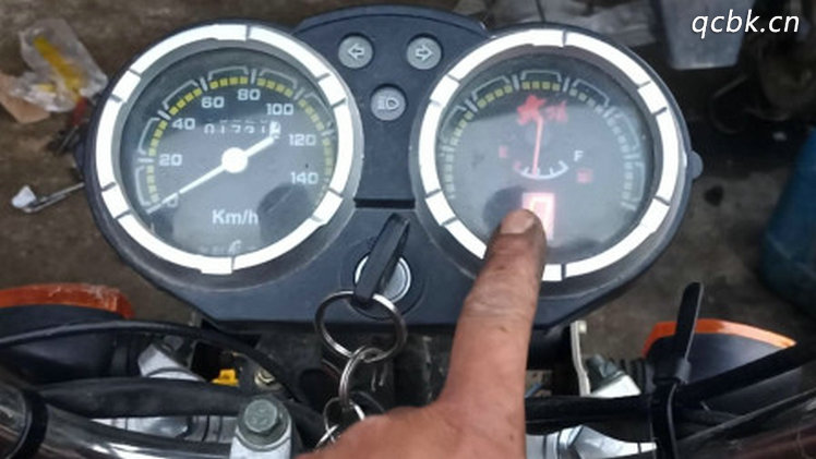 摩托车油表不准怎么调