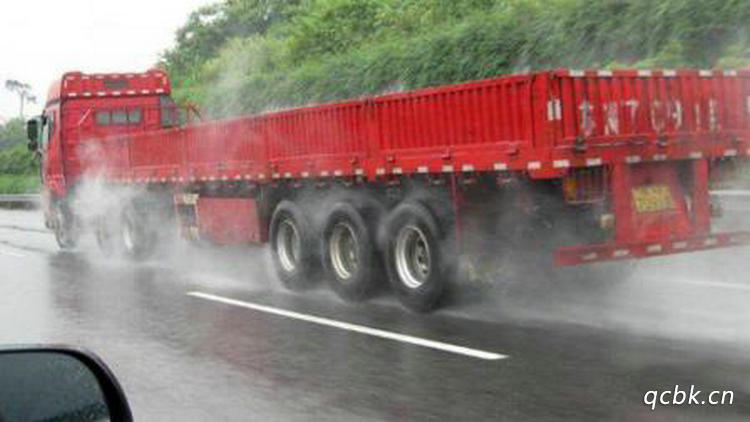 雨天跑高速车速多少合适