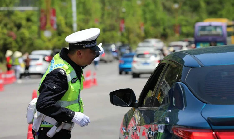 驾照暂扣期间开车交警怎么处罚