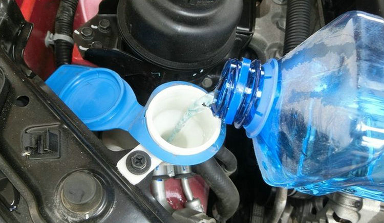 汽车如何添加玻璃水