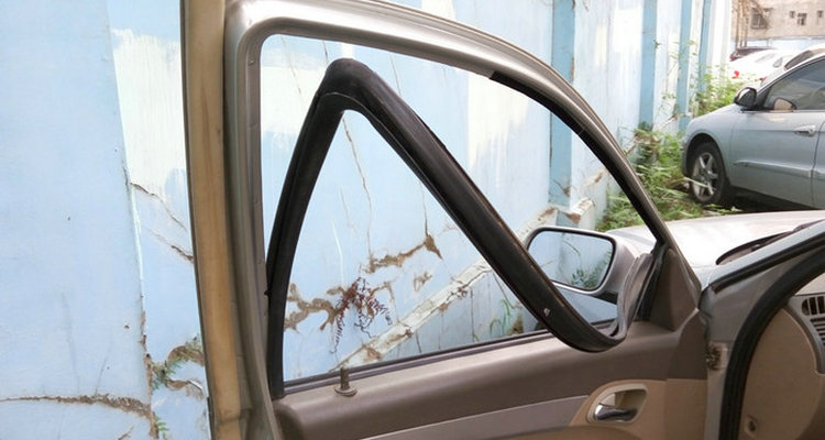 车窗玻璃胶条老化怎么办