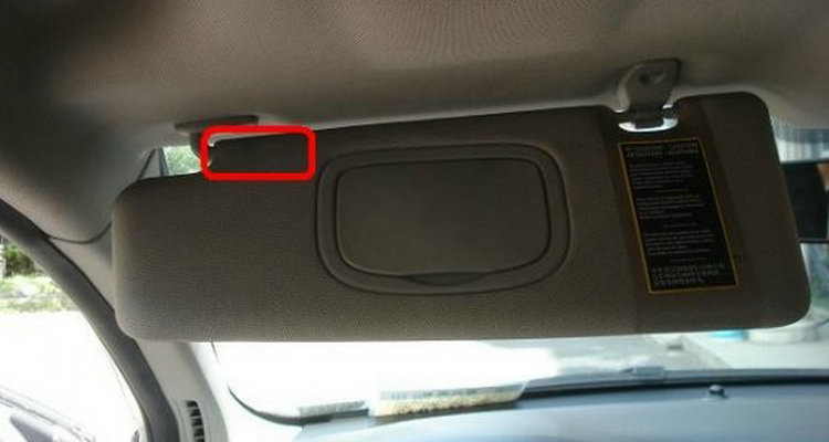 汽车遮阳板下垂怎么修复