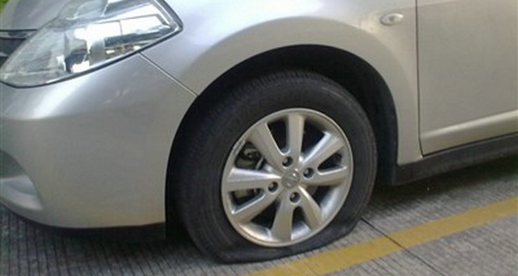 汽车轮胎慢漏气是什么原因造成的