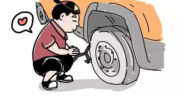 私家车多少公里换轮胎一次