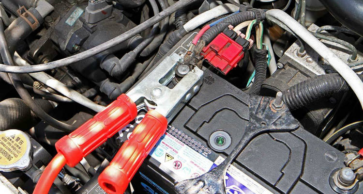 不拆电瓶直接在车上充电有危险吗