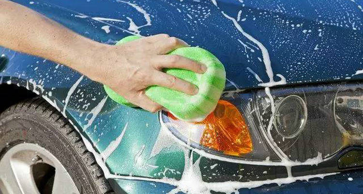 用洗洁精洗车对车漆有影响吗