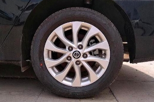 日产轩逸轮胎规格型号 采用两种轮胎规格（205/60 R16和205/50 R17）