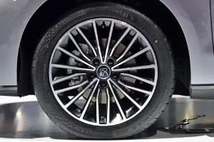 比亚迪汉轮胎型号是多少 轮胎型号为245/45 r19