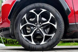 丰田威兰达轮胎型号是多少 轮胎型号规格为235/55 r19