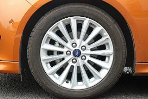 福特福克斯轮胎型号规格 轮胎型号235/40 r18(固特异轮胎)