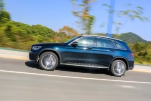 glc260奔驰价格 2022款glc260新车仅售40.63万元（全款落地45.54万）