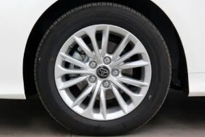 丰田亚洲狮轮胎是什么牌子 普利司通轮胎(十分耐磨抓地性好)