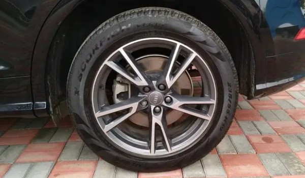 奥迪q5l轮胎型号 奥迪q5L轮胎规格为255/45 r20