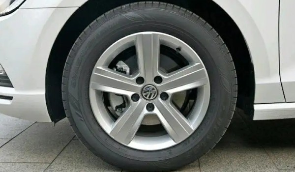 大众凌渡轮胎尺寸多大 轮胎型号为225/45 r18