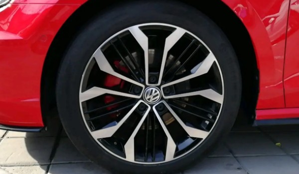 大众凌渡轮胎尺寸多大 轮胎型号为225/45 r18