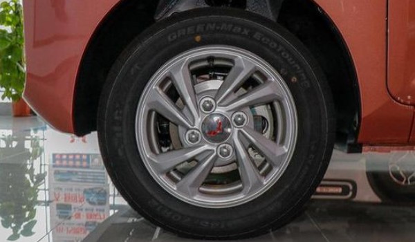 五菱宏光miniev轮胎尺寸 轮胎型号为145/70 r12