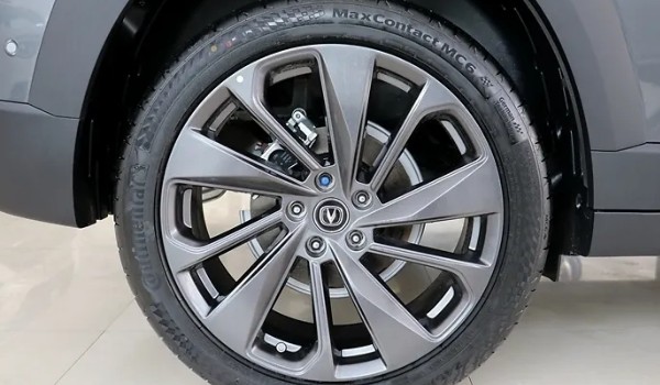长安uni-v轮胎尺寸多少 轮胎型号为235/45 r18