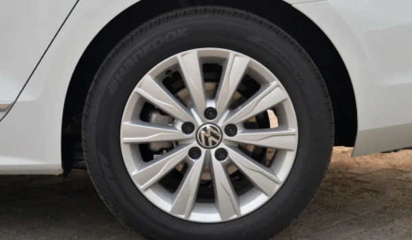 大众速腾轮胎型号规格 采用两种轮胎规格（205/55 R17和225/45 R18）