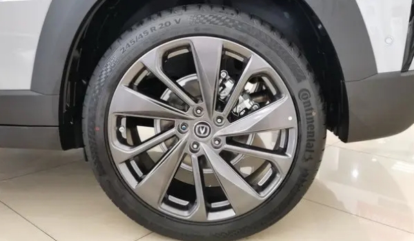 长安uni-v轮胎是什么牌子 原厂轮胎品牌马牌