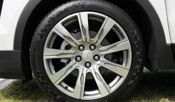 凯迪拉克xt4原装轮胎型号 轮胎型号245/45 r20(马牌轮胎)