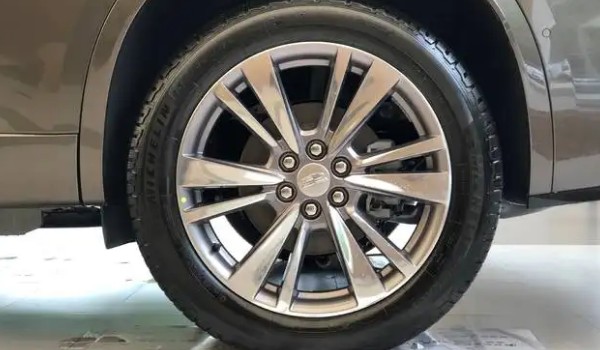 凯迪拉克xt6轮胎规格 轮胎型号235/55 r20(米其林轮胎)