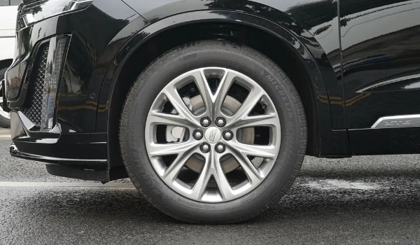 凯迪拉克xt6轮胎规格 轮胎型号235/55 r20(米其林轮胎)