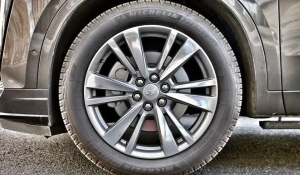 凯迪拉克xt6轮胎规格 轮胎型号235/55 r20(米其林轮胎)