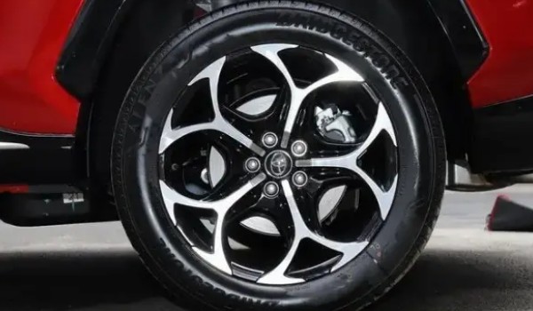 丰田威兰达轮胎品牌怎么样 两大轮胎品牌(静音效果好)