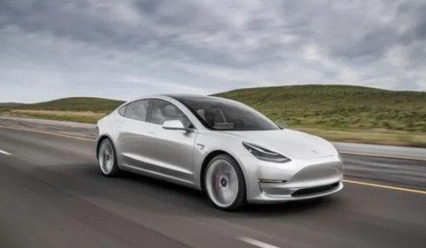 特斯拉model32022款价格 2022款model3售价27万(落地28万)