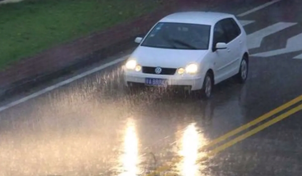 车窗没关,淋雨了,算泡水车? 属于泡水车（轻微泡水车）