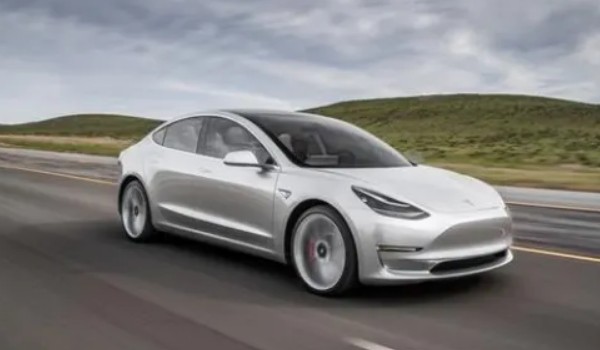 特斯拉最便宜的一款多少钱 model 3售价26万一辆(落地27万)