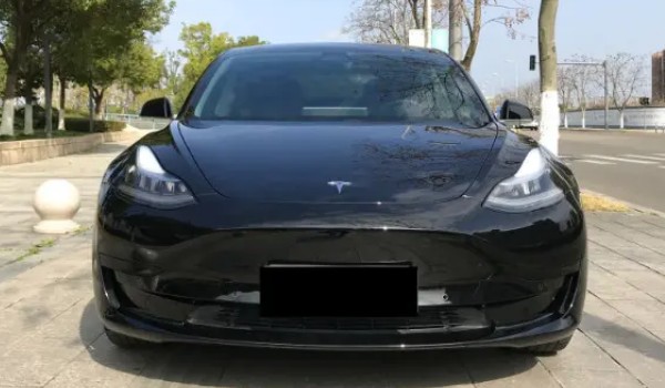 特斯拉最便宜的一款多少钱 model 3售价26万一辆(落地27万)