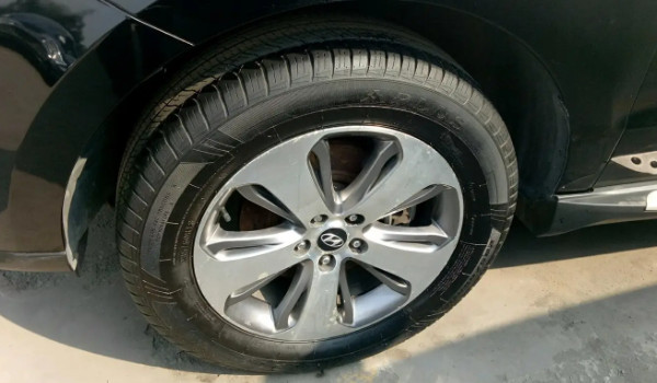 现代胜达轮胎型号是多少 轮胎型号235/55 r19(搭载三种轮胎品牌)