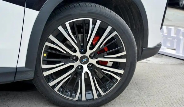 长安欧尚x5plus轮胎型号多少 轮胎型号225/55 r18(正常胎压2.3-2.5bar)