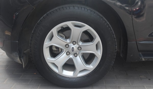 福特锐界轮胎型号规格是多少 尺寸245/55 r19(轮胎宽度245mm)