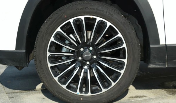捷途x90plus轮胎型号规格 尺寸为255/45 r20(胎宽255mm)