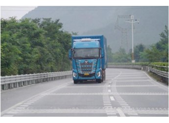 全程2903km 百公里气耗29.9kg 欧曼自动挡燃气车云巅穿越之旅尽显运输赢实力 封面图