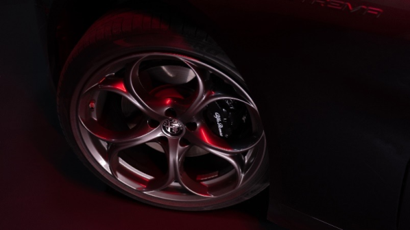 阿尔法·罗密欧发布多款特别版车型 全碳纤维内饰太吸睛！