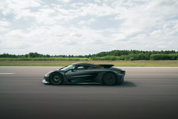 科尼赛克打破四项汽车速度纪录 0-400km/h加速18.82秒