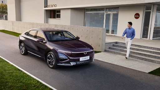 五菱星光新能源轿车正式上市 综合续航里程超1100km