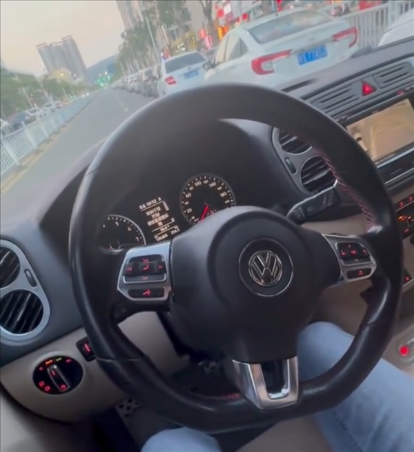 网友演示十五年前的大众自动泊车 这水平你觉得怎么样