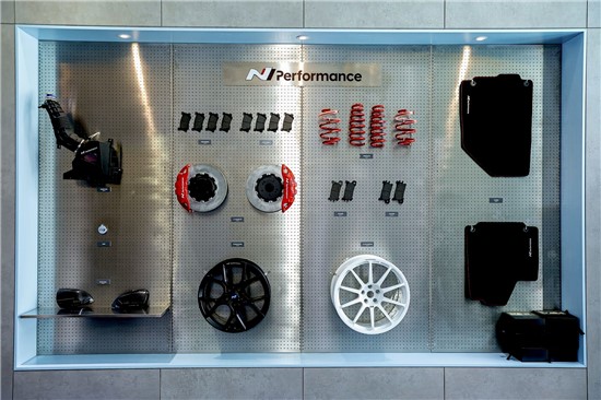5-N SPACE 杭州店内N Performance 性能套件展示区.jpg