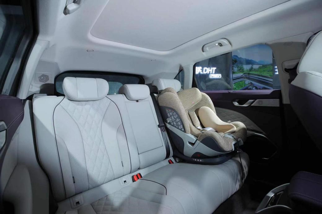 魏牌高端新能源市场布局再加码,拿铁DHT-PHEV 综合补贴后22.9万元起