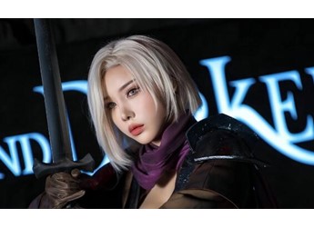 性感车模：当性感丰腴的辣妹车模玩起了cosplay?这是心动的感觉！ 封面图