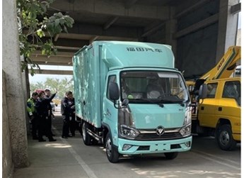 让出行更安全，奥铃M卡成为海口“亮尾行动”教案车 封面图