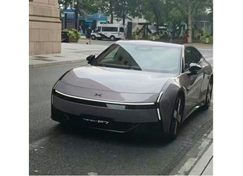 赛博未来感十足 全新小鹏P7实车曝光：首次亮灯了